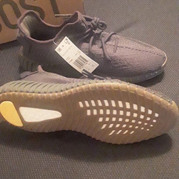 Yeezy 350 V2 "Cinder" - Picture 3 of 8